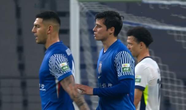 申花扛不住双线作战，6中场支撑变阵，吴曦是核心 亚冠轮换不丢人