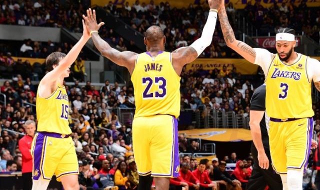 开云APP-湖人反超国王升至第八 前六争夺战将死磕太阳