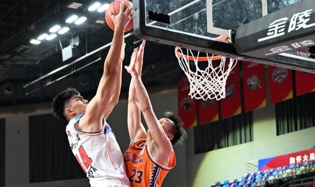 开云体育官网-出色表现令李春江点赞 新疆用大胜奠定新赛季基调