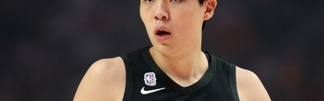 开云体育下载-杨瀚森2分2犯规表现不及里斯 下一战将直面约基奇