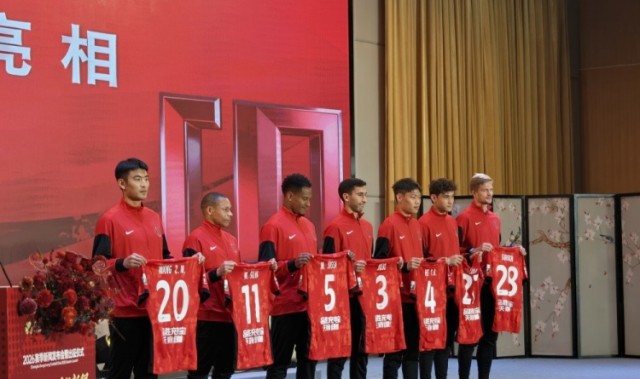 开云体育下载-蓉城新援球衣号码：韦林顿·席尔瓦11号、拜合拉木27号、茹萨5号