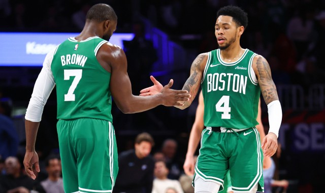 西蒙斯7记三分轰赛季新高39分 凯尔特人19分逆转热火