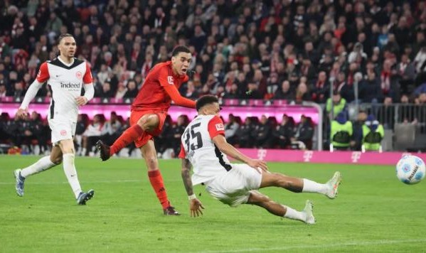 【德甲】穆西亚拉一条龙，拜仁4比0法兰克福