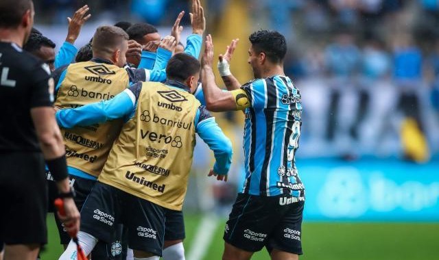 开云体育下载-38战18球11助攻 苏亚雷斯想梅西和内马尔了！